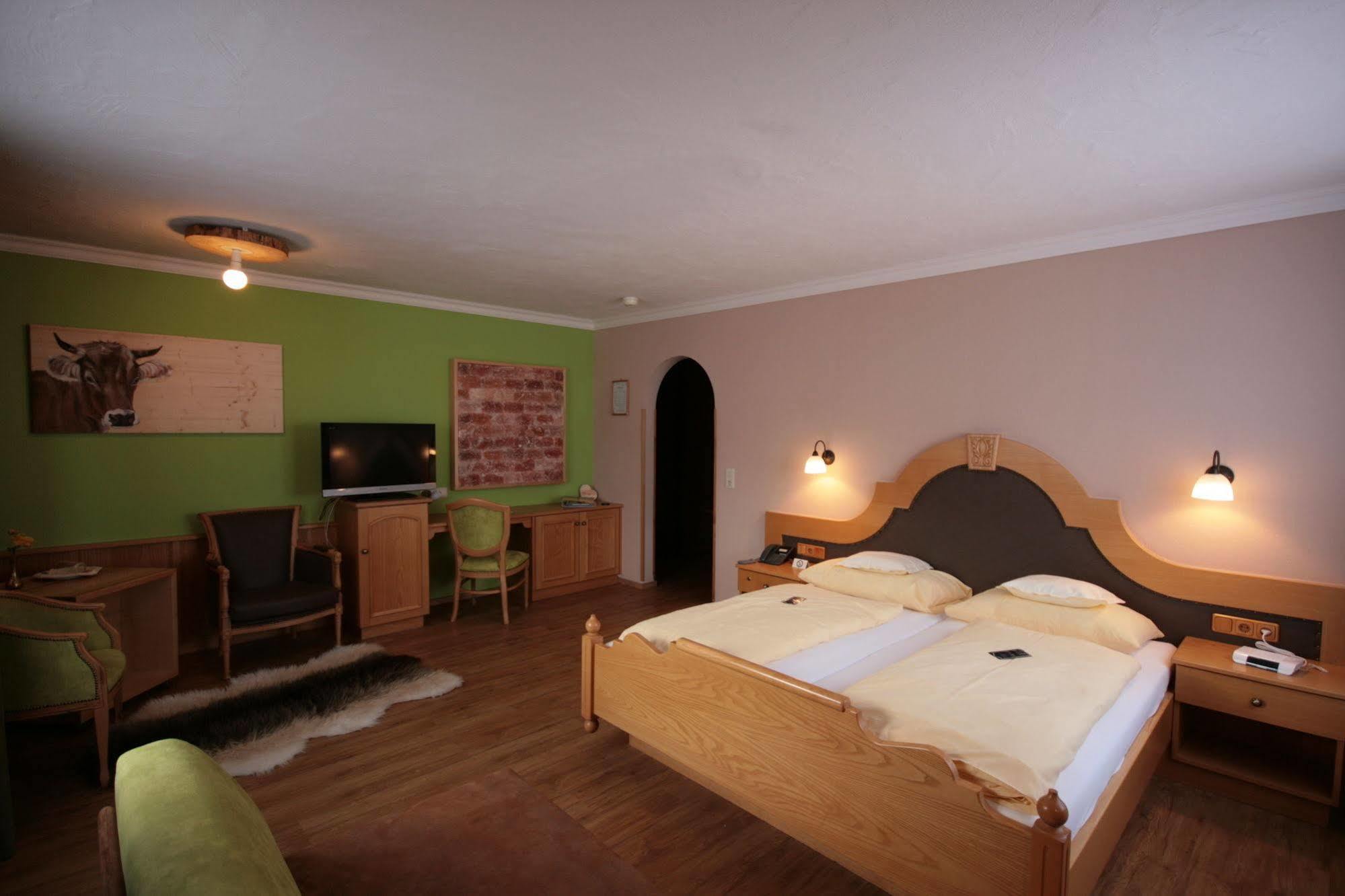 Hotel "Zum Ritter" Tannheim Kültér fotó